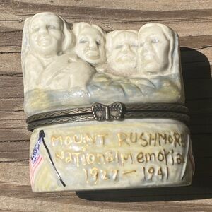 Mount Rushmore Souvenir Ceramic Box